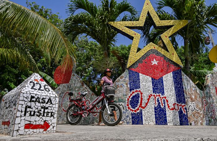 CUBA-TOURISM-ART-FUSTER