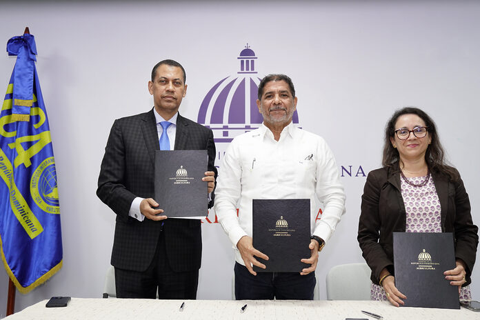 Guido Gómez Mazara, Limber Cruz y Gabriela Quiroga
