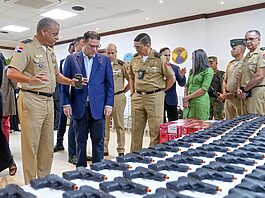 DGA DONA GENERADOR ELÉCTRICO Y PERTRECHOS MILITARES AL MINISTERIO DE DEFENSA