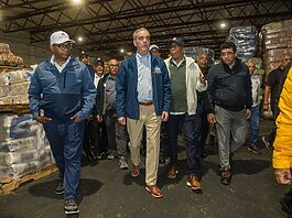 Presidente Luis Abinader supervisó los alimentos que se están entregado a las poblaciones en alerta roja ante el paso de la tormenta Melissa