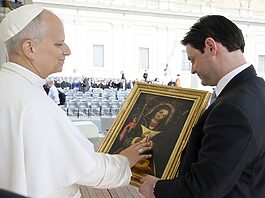 El Papa León XIV bendice la Virgen Peregrina de la Altagracia en el Vaticano