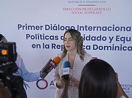 DDSS realiza Diálogo Internacional sobre Políticas de Cuidado y Equidad; conferencista principal fue ministra de salud en Francia.