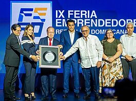 Feria Emprendedores y Universidades reconocen a Pepín Corripio, Frank Rainieri y Ligia Bonetti por sus aportes al desarrollo nacional.