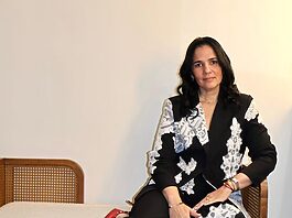 Clara Villanueva: De abogada a creadora de The Brow Place, una marca que redefine la belleza desde Miami hasta República Dominicana