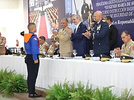 Presidente Abinader encabeza graduación y toma juramento de nuevos agentes de la sexta promoción del Cuerpo Especializado en Seguridad Aeroportuaria y Aviación Civil (CESAC)