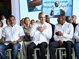 Presidente Abinader entrega 580 títulos de apartamentos y asegura futuro y dignidad a familias del Distrito Nacional y los municipios de Santo Domingo Este y Norte