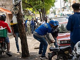 Alcaldía del DN realiza recuperación de espacio público y limpieza en Los Praditos