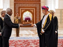 Embajador dominicano presenta cartas credenciales por primera vez en el Sultanato de Omán