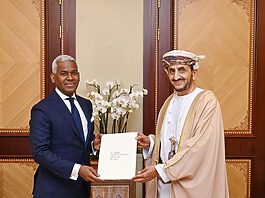 Embajador Rodríguez Durán entrega las copias de estilo de sus cartas credenciales en el Sultanato de Omán