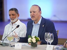 Alcalde Ulises Rodríguez respalda instalación de la Mesa de los Cinco Pilares y reafirma compromiso de Santiago con la educación