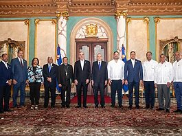 Presidente Abinader juramenta a los miembros que integran el Comité Gestor del Jardín Botánico de San Juan de la Maguana