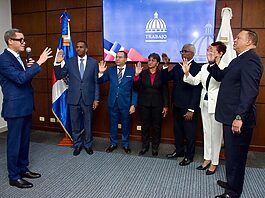 Ministro de Trabajo juramenta nuevos viceministros y destaca avances históricos en empleo y reducción de la pobreza