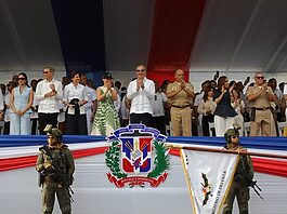 Presidente Abinader emite decreto que dispone ascensos y retiros en las FFAA