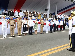Presidente Abinader encabeza desfile militar con imponente demostración de capacidad y modernización de las fuerzas del orden