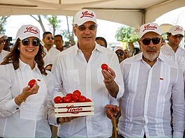 Presidente Abinader visita finca de Productos Linda y destaca la mecanización como clave del presente y futuro de la agricultura dominicana