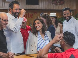 Embajadora de Estados Unidos visita la fábrica de Arturo Fuente en Santiago