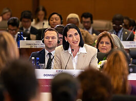 República Dominicana destaca avances en tecnología educativa durante cumbre global liderada por primeras damas