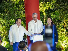 Presidente Abinader y alcaldesa Carolina Mejía inauguran el “Paseo 30 de Mayo”, un nuevo pulmón verde y complejo deportivo en el Distrito Nacional
