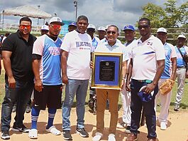 Víctor Pichardo es reconocido por sus aportes al deporte en Sabana Grande de Boyá