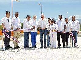 Presidente Abinader inaugura puente sobre río Penitente en Boca de Cachón uniendo comunidades históricamente aisladas; impacta a más de 11,750 personas