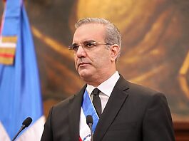 Abinader confirma a Héctor Valdez Albizu y Clarissa de la Rocha al frente del Banco Central